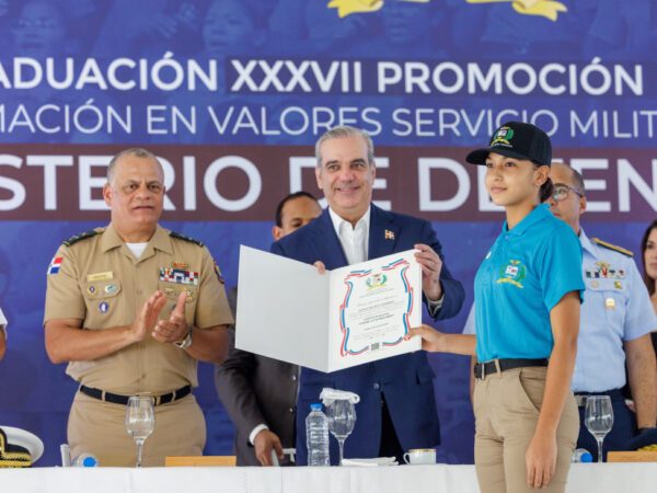 Presidente Luis Abinader encabeza graduación de 5,536 jóvenes del Servicio Militar Voluntario