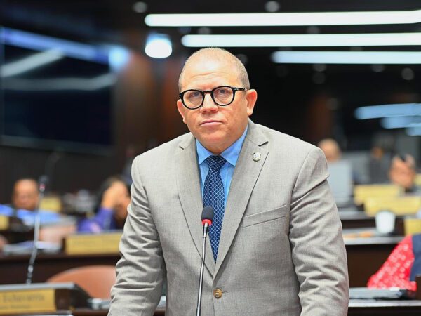 Rafael Castillo, el diputado que nunca se ha alejado de su gente