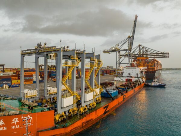 DP World Dominicana fortalece su capacidad operativa con la incorporación de tres nuevas grúas RTG