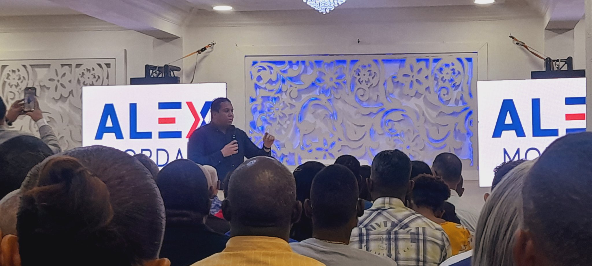 Alex Mordan deja claro que va en serio por la presidencia del PRM en SDE