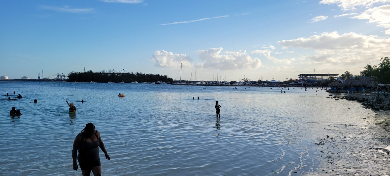 Acusan a David Collado de dejar morir el turismo en Boca Chica