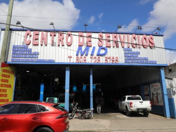 PGASE y Edeeste desmantelan conexión ilegal en negocio ubicado en Santo Domingo Este