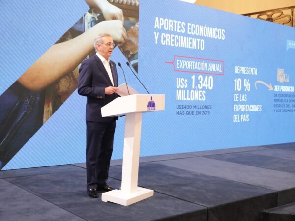 Presidente Abinader resalta el impacto del tabaco dominicano en la economía y el empleo