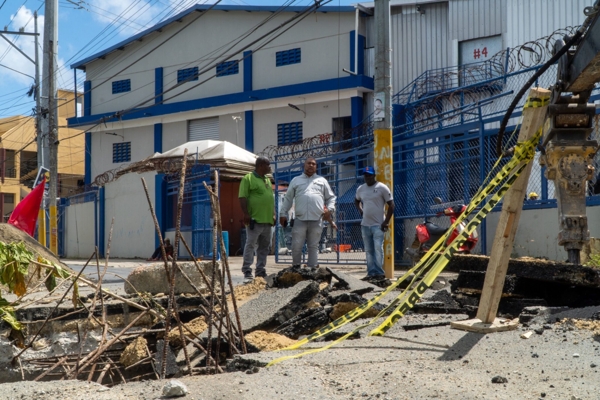 Ayuntamiento de Santo Domingo Este inicia trabajos de reconstrucción de puente en El Tamarindo