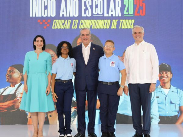 Presidente Abinader encabeza acto de inicio del año escolar 2025-2026