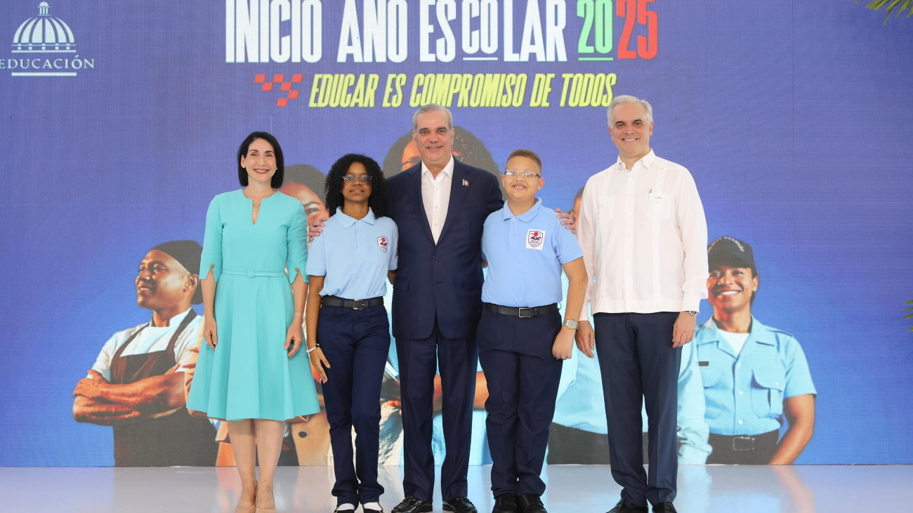 Presidente Abinader encabeza acto de inicio del año escolar 2025-2026