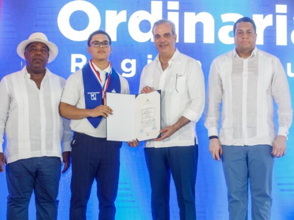 Presidente Abinader encabeza graduación de más de mil jóvenes del programa Oportunidad 14-24 en región Sur