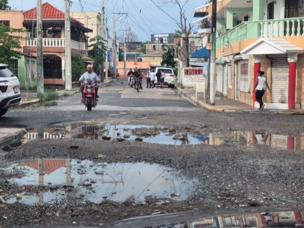 Empresario de Boca Chica pide intervención del Gobierno por mal estado de las calles