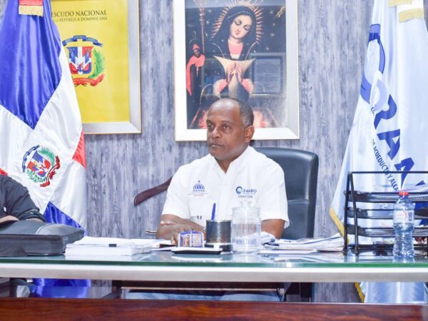 Residentes de Boca Chica, Andrés y La Caleta denuncian escasez de agua potable; CORAABO guarda silencio
