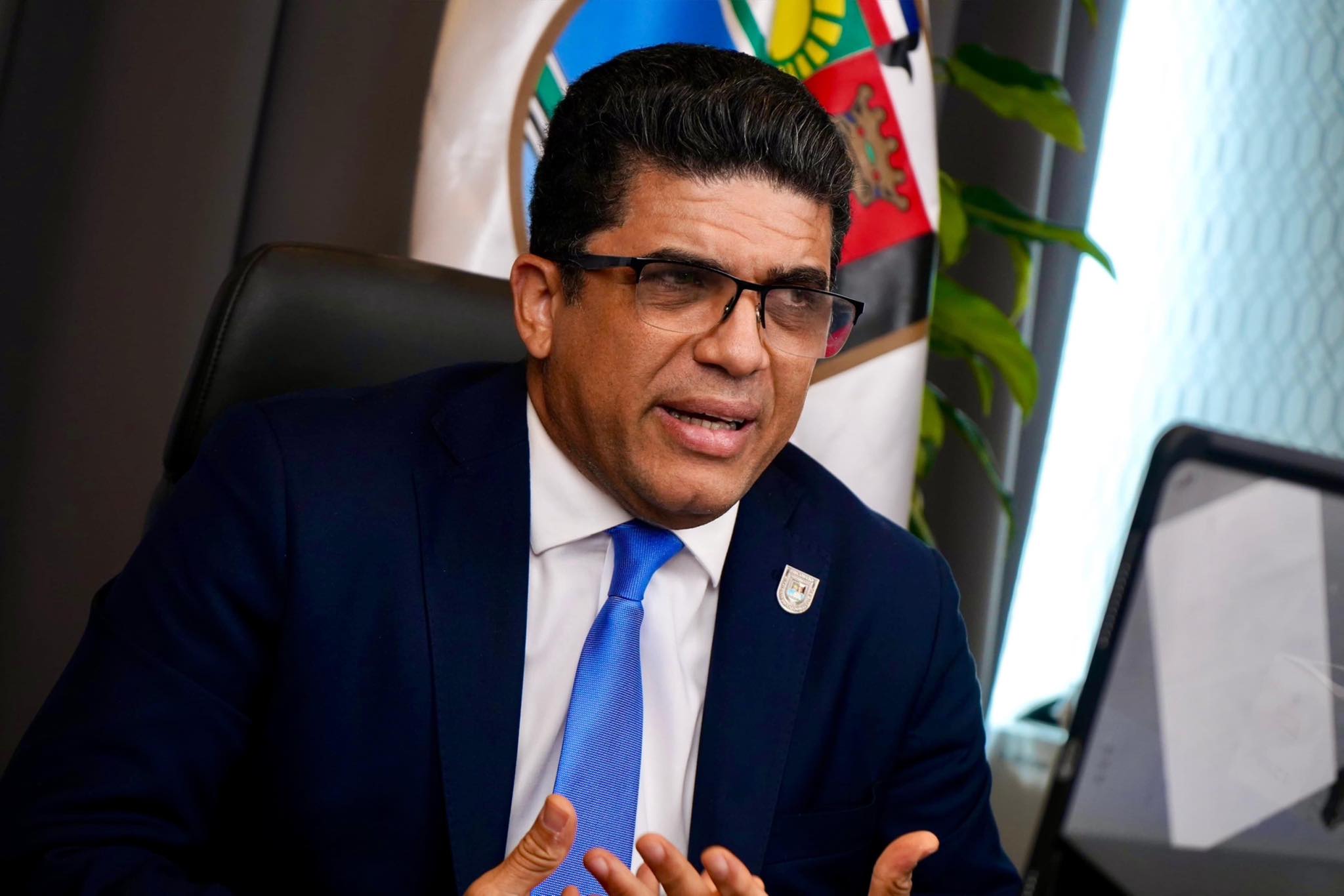 Ayuntamiento de Santo Domingo Este malgasta RD$1.2 millones en placas, pines y monedas