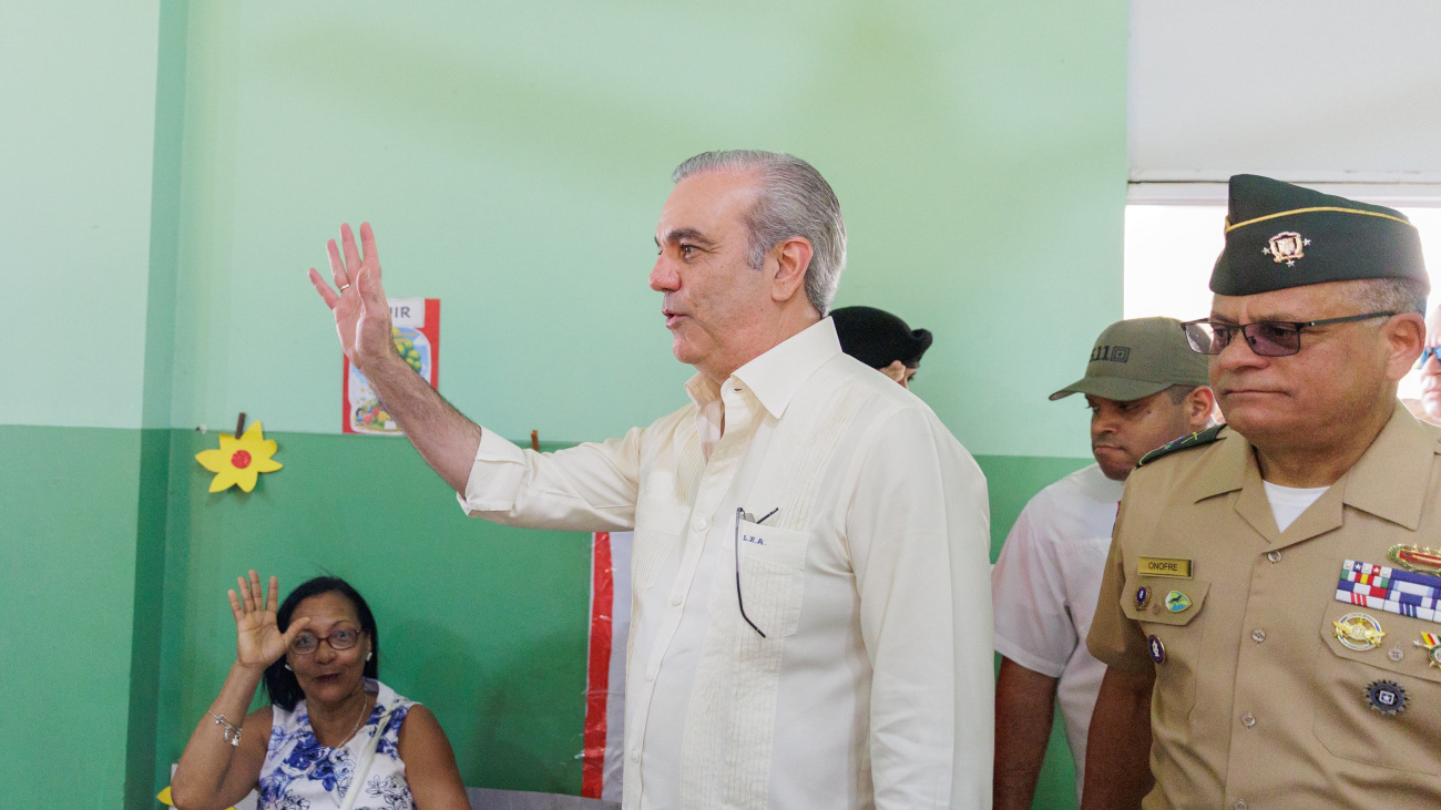 Presidente supervisa operativo médico realizado por el Ministerio de Defensa