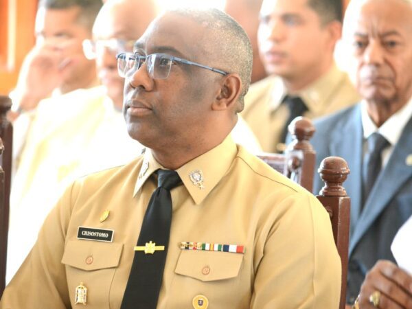 Nuevo comandante general de la Armada no responde llamadas ni mensajes