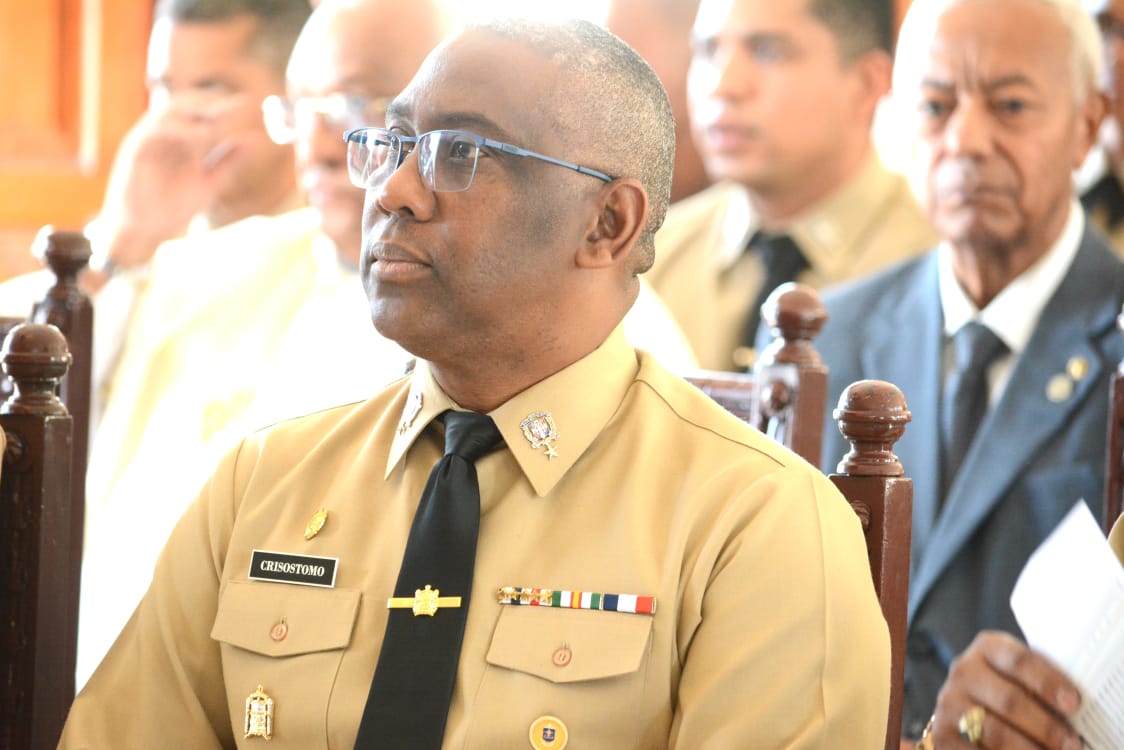 Nuevo comandante general de la Armada no responde llamadas ni mensajes