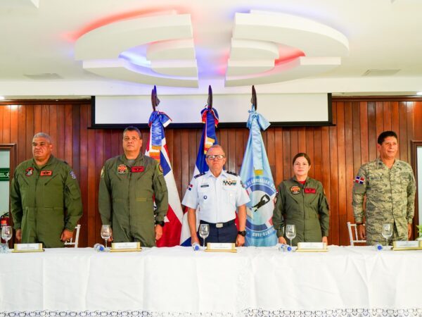 Fuerza Aérea de República Dominicana reconoce a nuevos pilotos