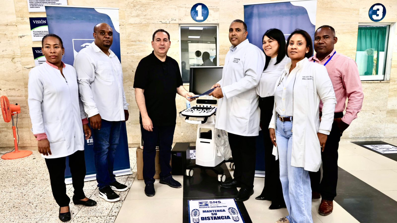 SNS entrega equipos y supervisa obras hospitalarias