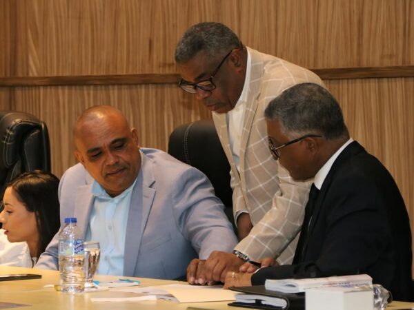 Regidores del Ayuntamiento de Santo Domingo Este declaran de interés municipal la limpieza del río Ozama