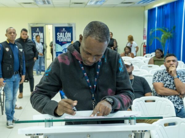 Ayuntamiento de Santo Domingo Este exhorta a excolaboradores desvinculados a retirar cheques de prestaciones