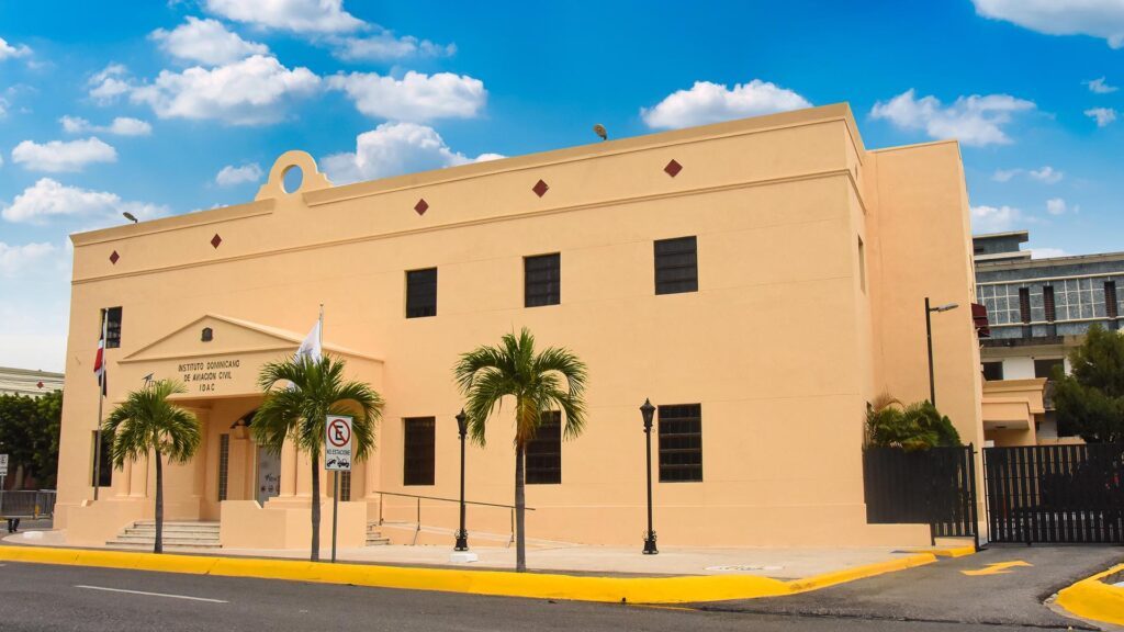 Dejan fuera a militares y policías de los beneficios del IDAC