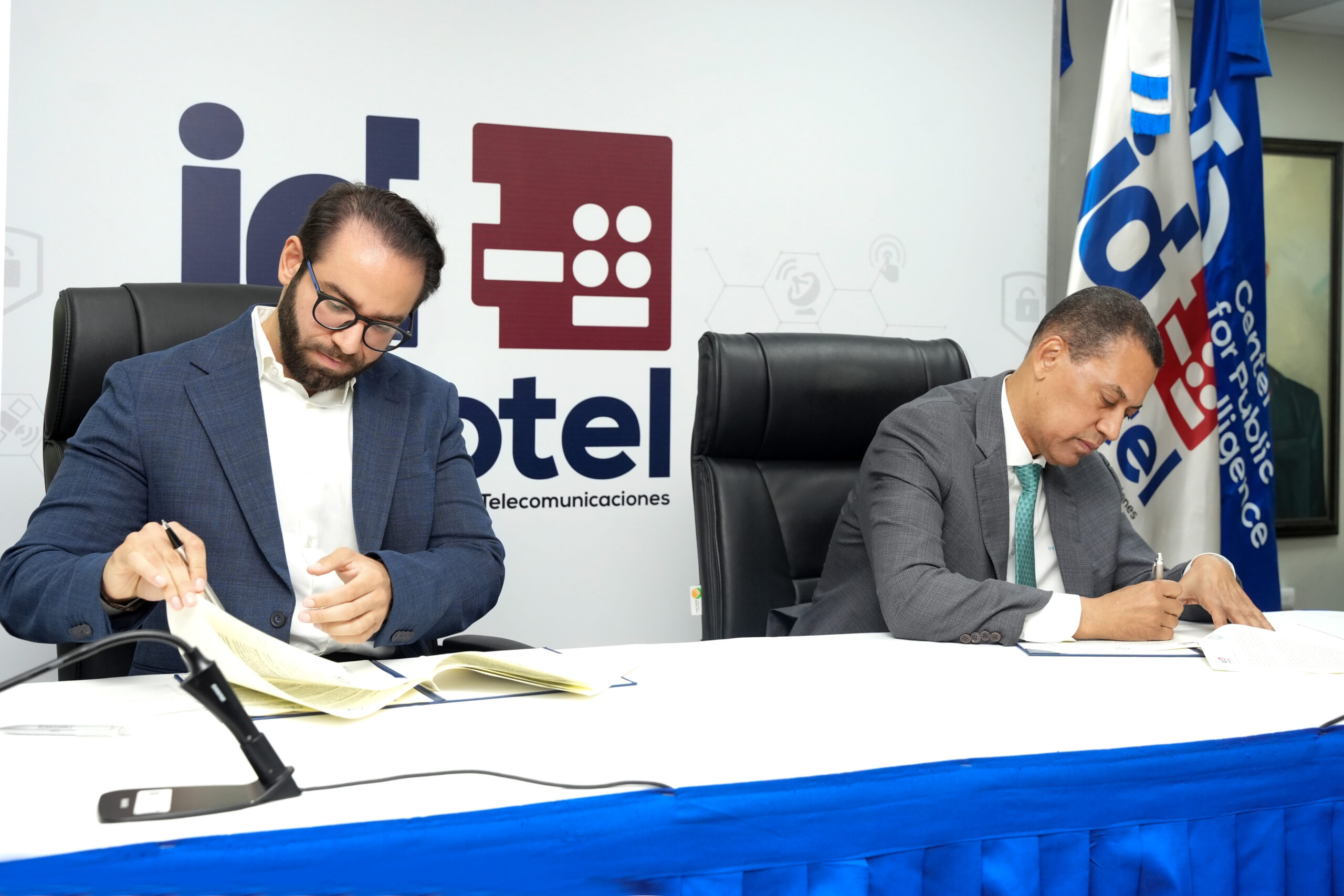 INDOTEL y el CIP firman acuerdo