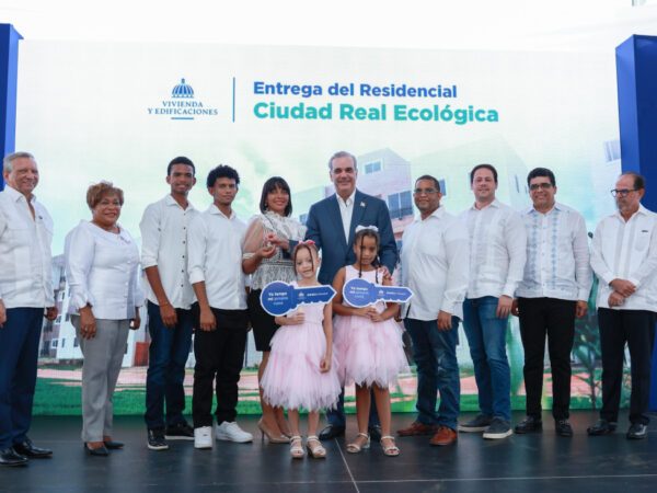 Presidente Abinader entrega 488 nuevos apartamentos en Santo Domingo Este