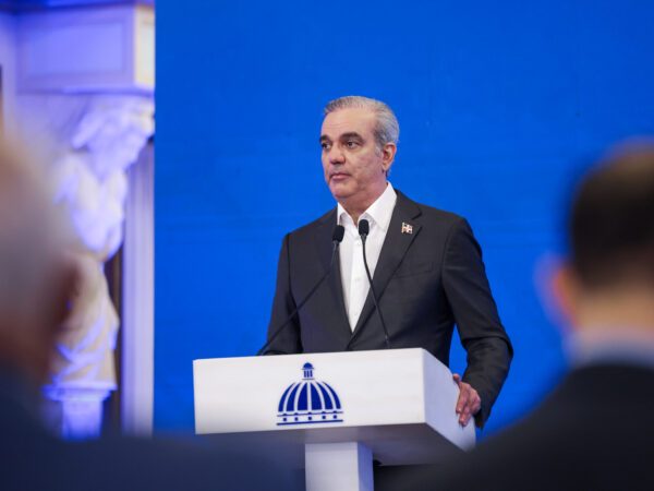 Presidente suspende docencia y labores en provincias en alerta roja por la tormenta Melissa