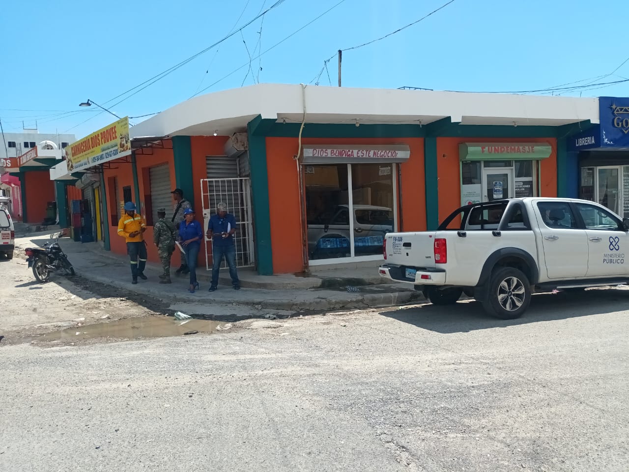 Edeeste y PGASE detectan conexiones ilegales en comercios de Santo Domingo Este