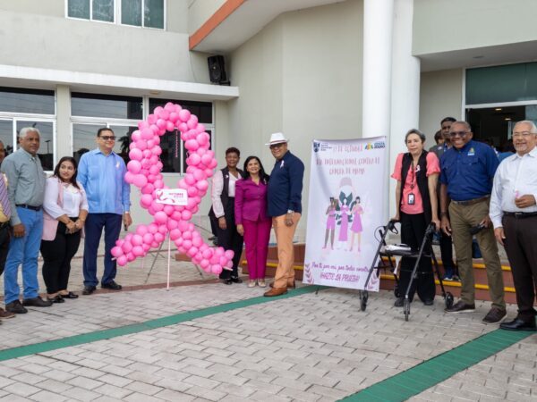 Vicealcaldesa de Santo Domingo Este encabeza inicio de campaña contra el cáncer de mama