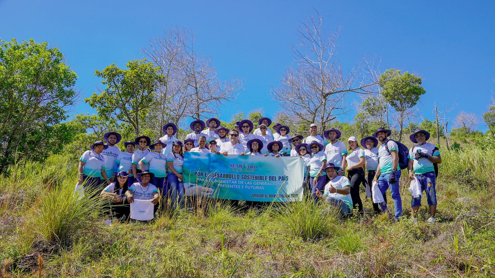 Seaboard realiza la II jornada de reforestación en la Loma Guaigüí, en La Vega