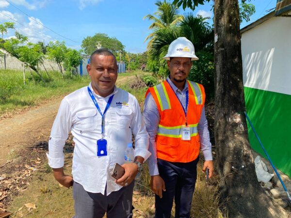 Edeeste inicia proyecto de electrificación en Brisas del Mar, Sabana de la Mar