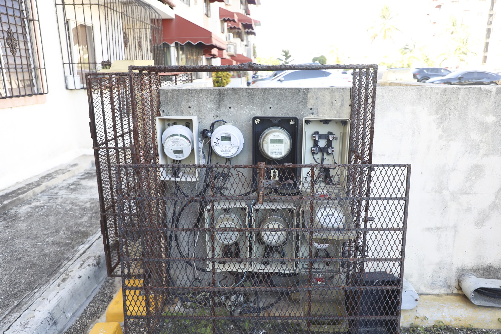 Edeeste inicia rehabilitación de paneles eléctricos en el residencial Ciudad España