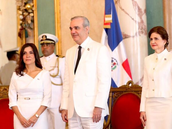 Presidente Abinader recibe cartas credenciales de siete nuevos embajadores en el Palacio Nacional