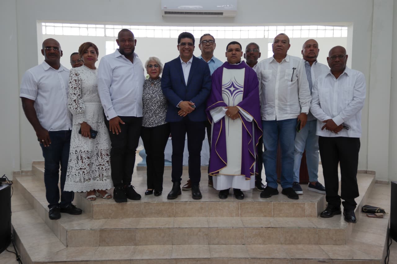 Alcalde de Santo Domingo Este encabeza misa por el Día de los Fieles Difuntos
