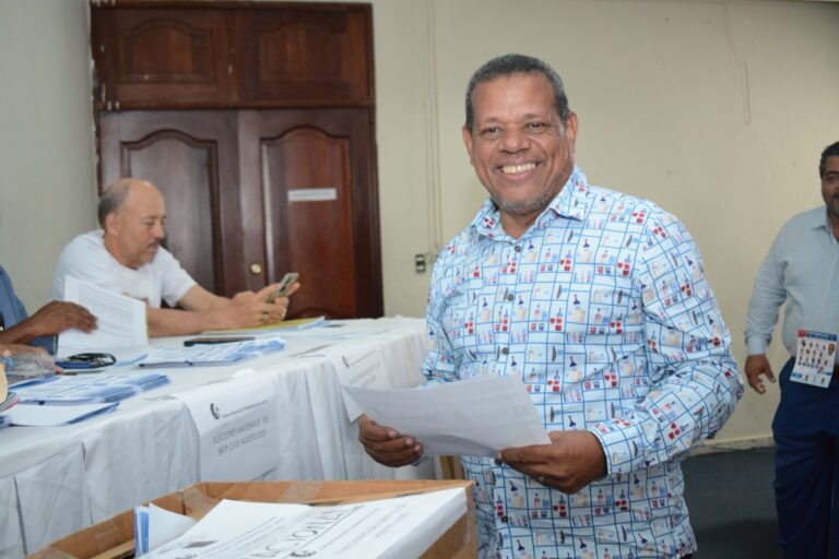 Periodista Félix Rubio acusa al director del CECCOM de intentar intimidarlo