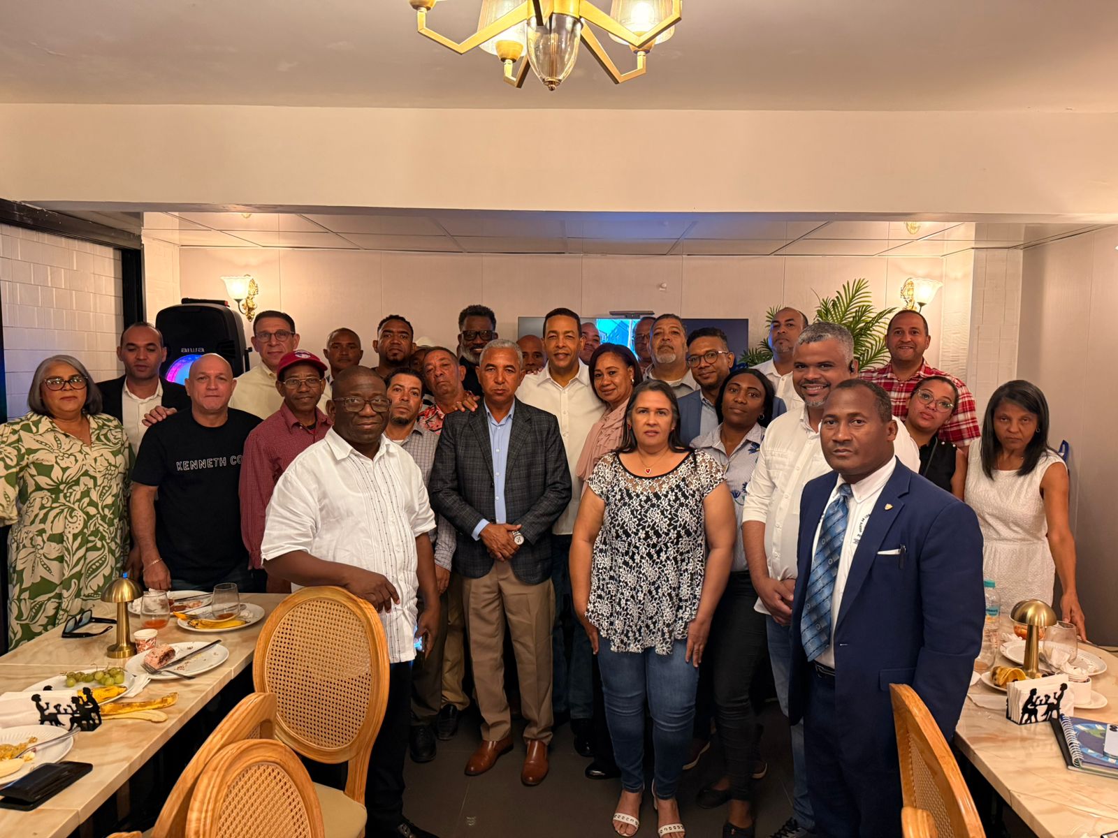 Sector externo de Dío Astacio realiza desayuno navideño