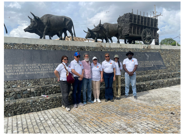 Recorren monumentos históricos de Santo Domingo Este