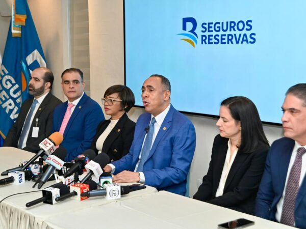Nelson Arroyo desmiente que Banreservas esté quebrado