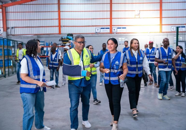 PROPEEP entrega equipos a emprendedora de Villa Tapia tras incendio que destruyó su comedor