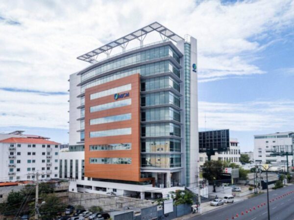 Gobierno mantiene precios de combustibles