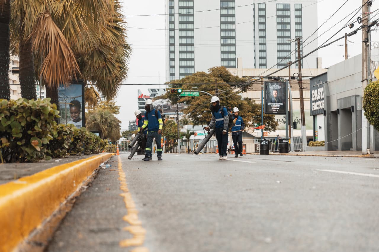 Alcaldía del Distrito Nacional limpia la ciudad tras las celebraciones de Año Nuevo