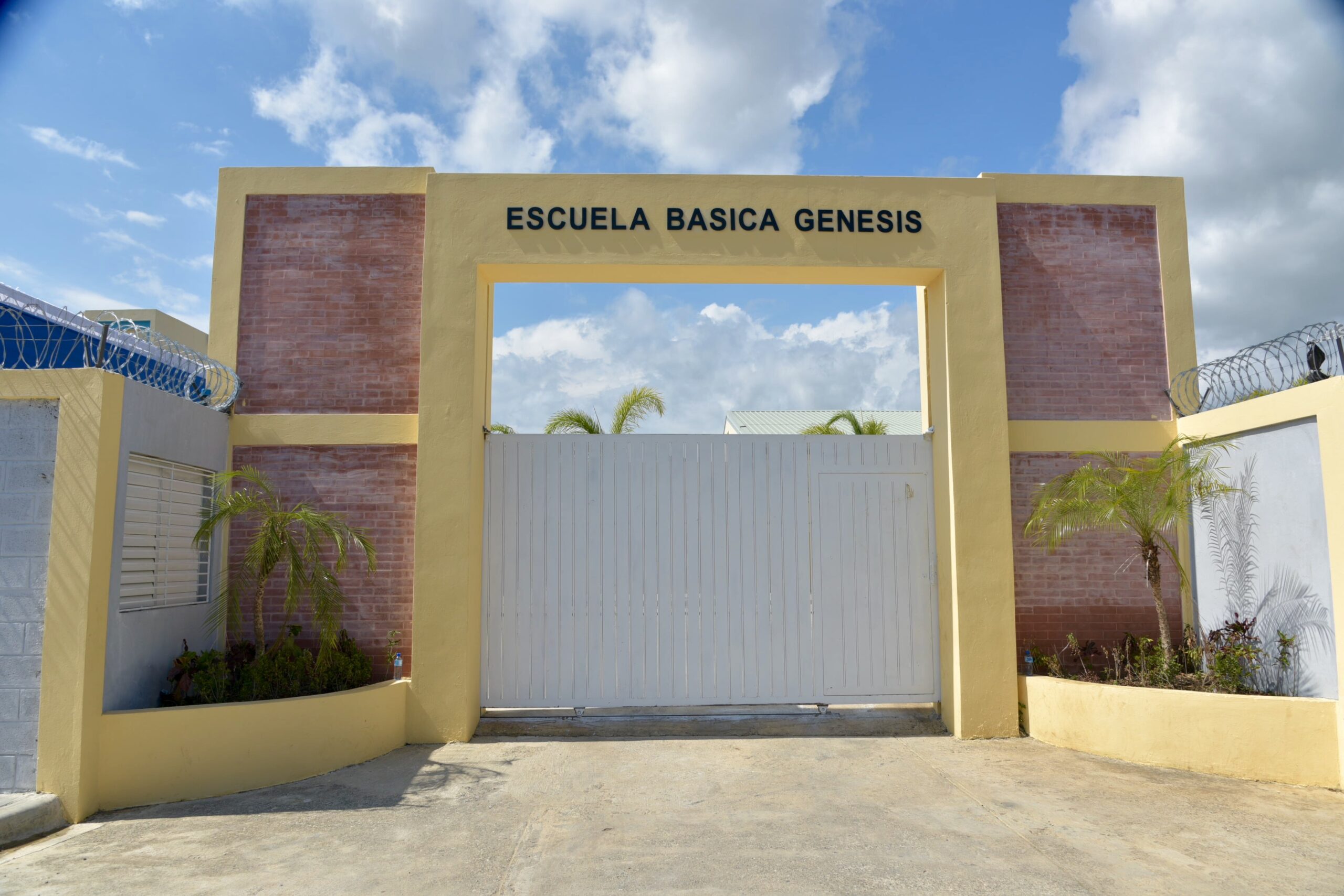 Escasez de agua obliga a suspender docencia en más de 20 escuelas de Boca Chica