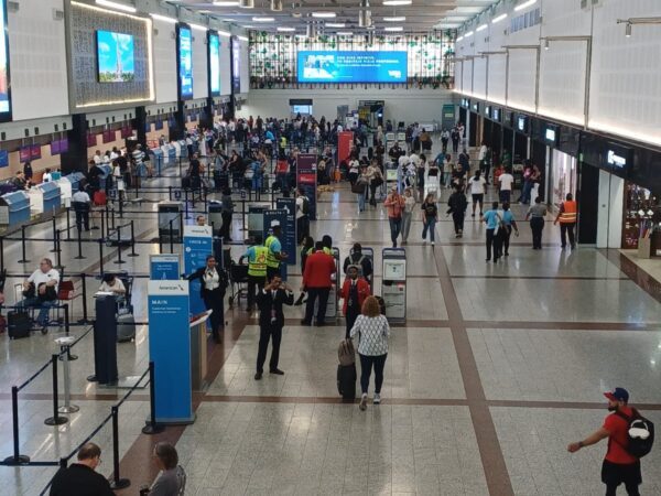 Sistema de Migración presentó falla momentánea en el AILA