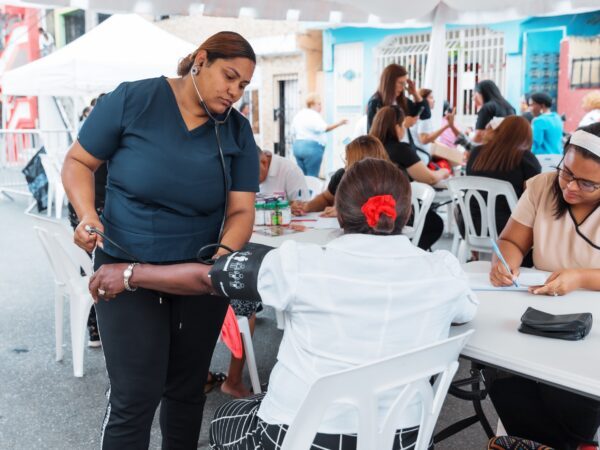 Ayuntamiento del Distrito Nacional realiza operativo médico-social en el barrio 27 de Febrero