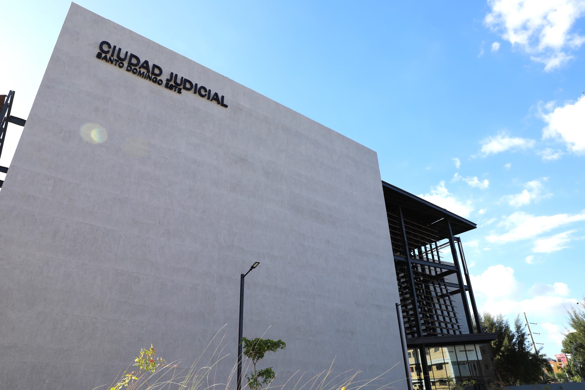 Arrestan a empleada de guardería acusada de maltratar a niña en Santo Domingo Este