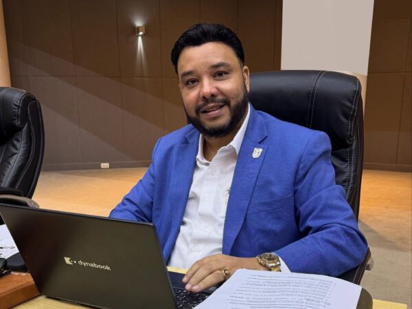 Regidor SDE llama a la alta dirigencia del PRM a escuchar a Merido Torres