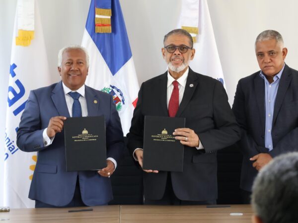 DGDC y Club Rotary Santo Domingo Colonial firman acuerdo