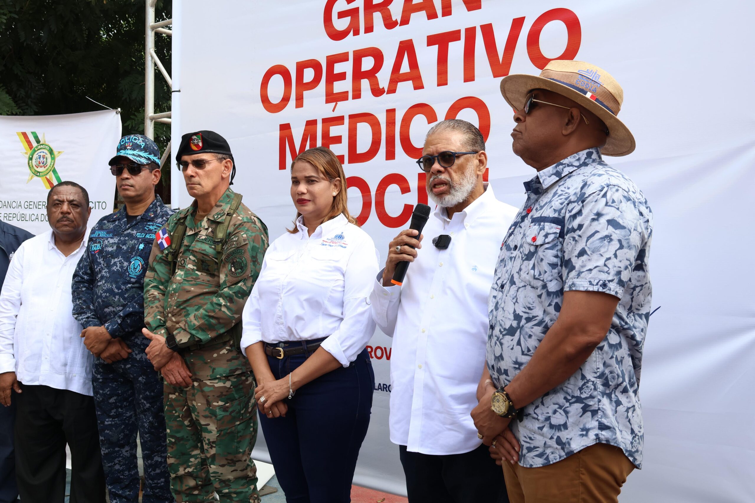 DGDC y Ejército realizan operativo médico y entregan ayudas sociales en La Romana
