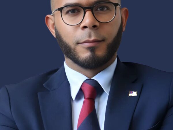 Dominicano Bolívar Flores asume dirección de Operaciones del Sunrise Group