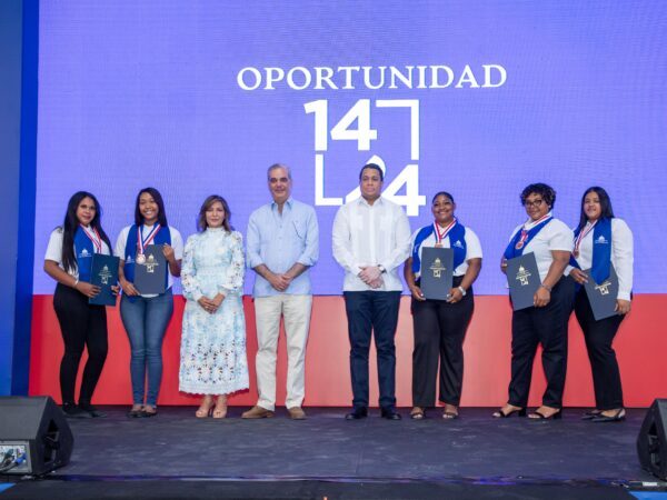 Presidente Abinader encabeza XII graduación del programa Oportunidad 14-24