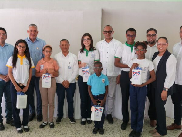 INABIE entrega lentes correctivos a estudiantes de Puerto Plata