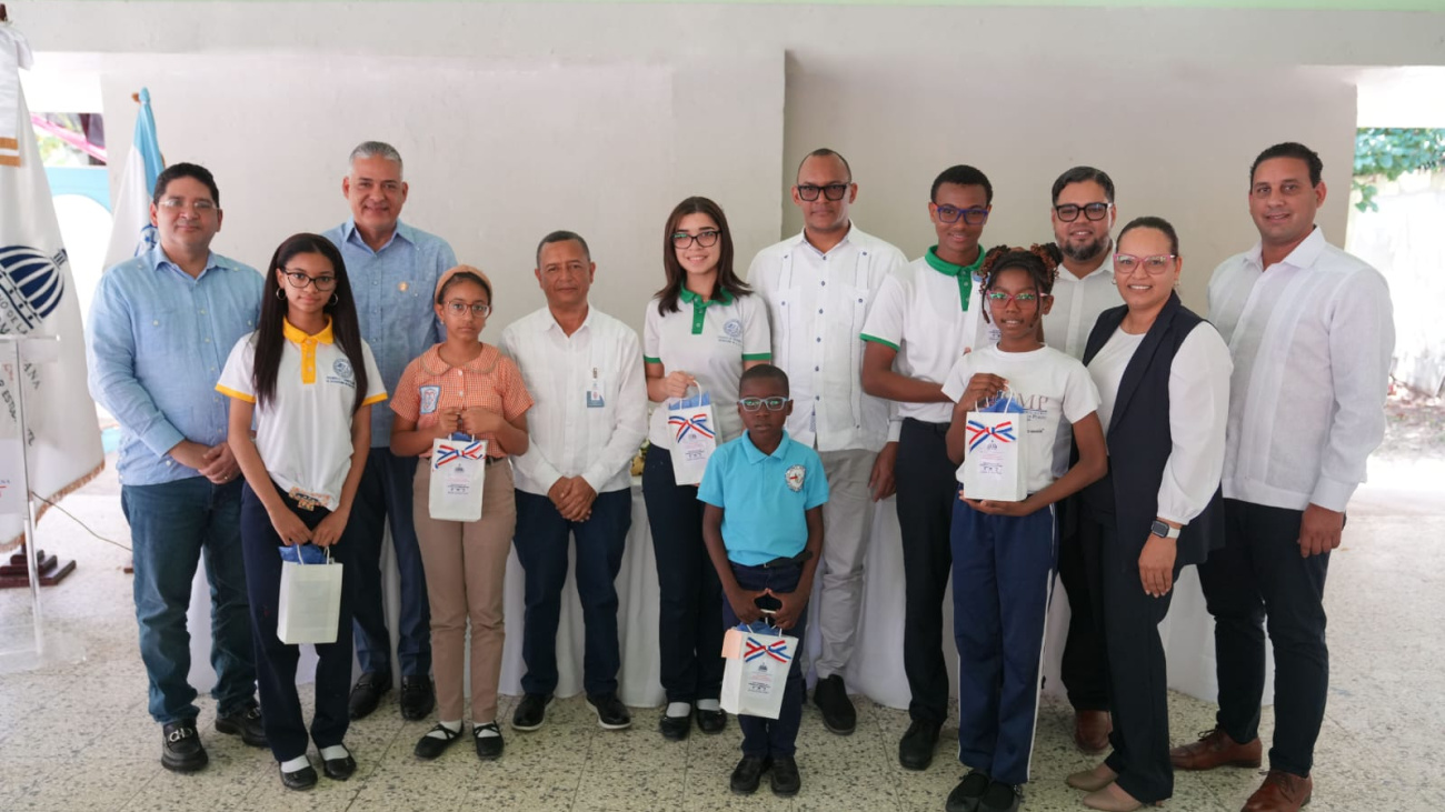 INABIE entrega lentes correctivos a estudiantes de Puerto Plata